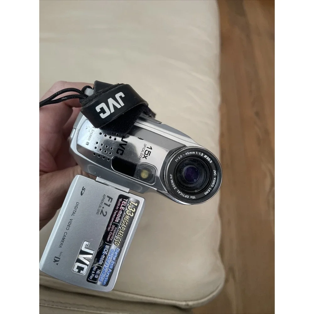 JVC GR-D250U Mini DV Camcorder WITH CHARGER ,c1 , (not Working) Code 6